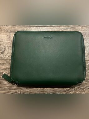 MONOS Forest Green Travel Case